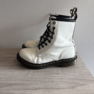 Dr. Martens Boots White Smooth Leather Lace Up Pascal 11821 Womens Size 7